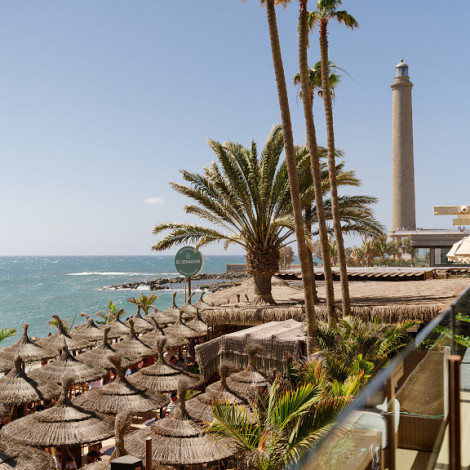 El Senador Beach House in Maspalomas, Mediterranean beachfront restaurant.